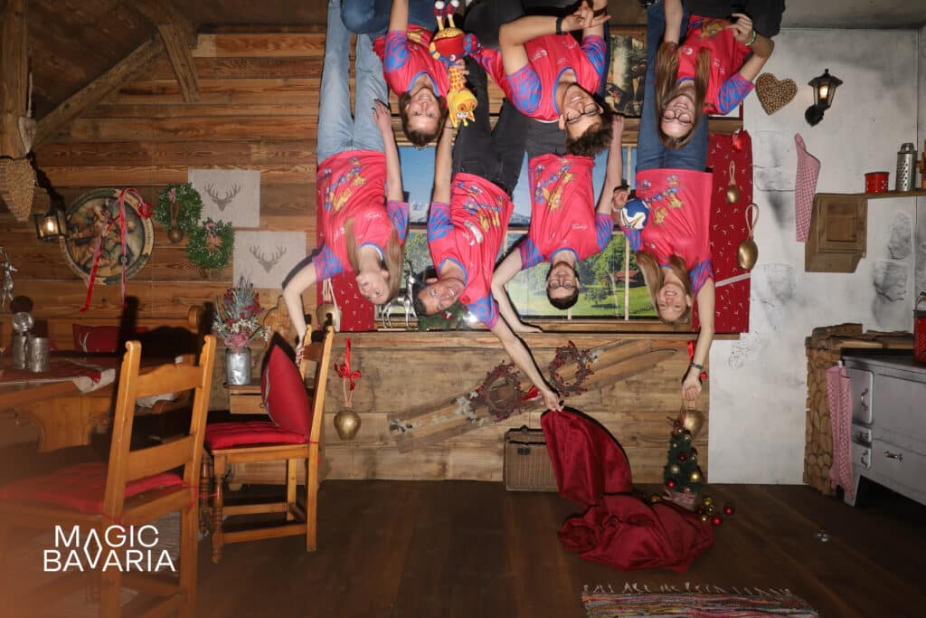 Upside down Foto in Almhütte