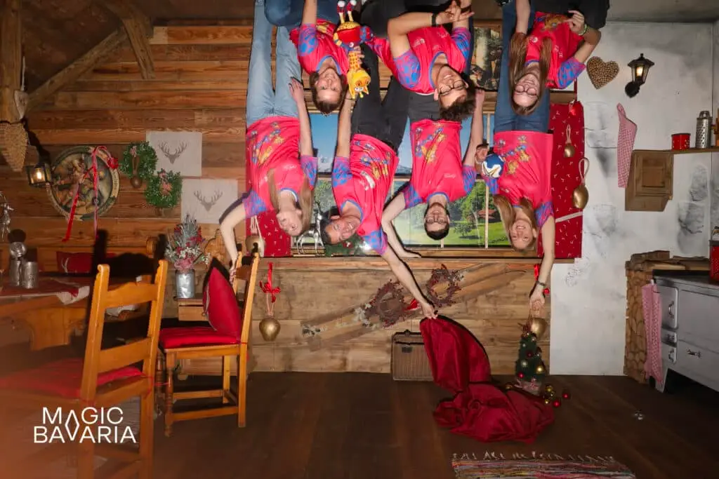 Upside down Foto in Almhütte